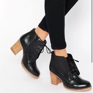 Ravel Lace Up Leather Mid Heeled Ankle boots
Size 8‎